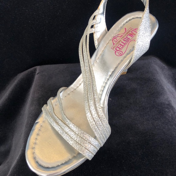 KENNETH COLE UNLISTED SILVER SANDALS CLEARING OUT - Picture 13 of 13